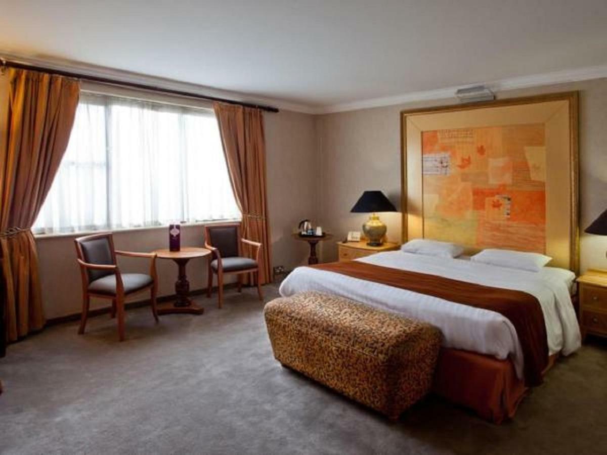 Daresbury Park Hotel & Spa מראה חיצוני תמונה